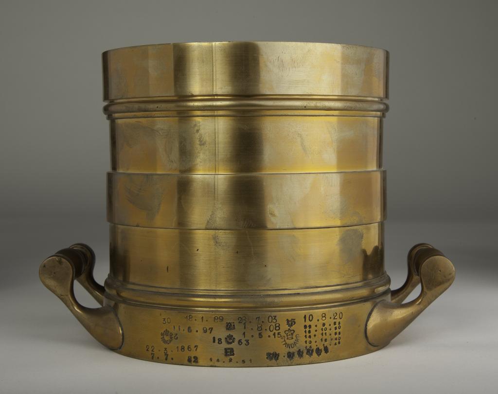 Figure 3: Item ST 42808 from Museums Victoria Collections, standard volume, imperial half gallon, primary standard, brass, potter, England, 1863.